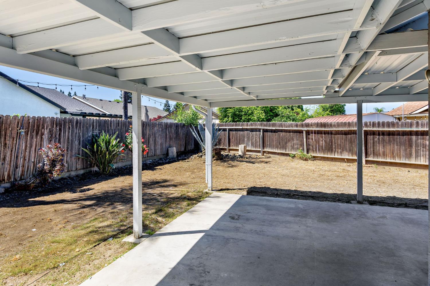 2129 Magnolia Ave, Sanger, CA 93657