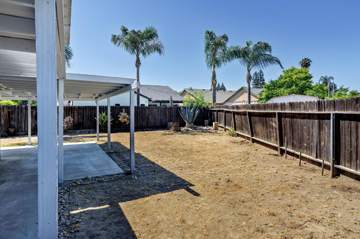 2129 Magnolia Ave, Sanger, CA 93657