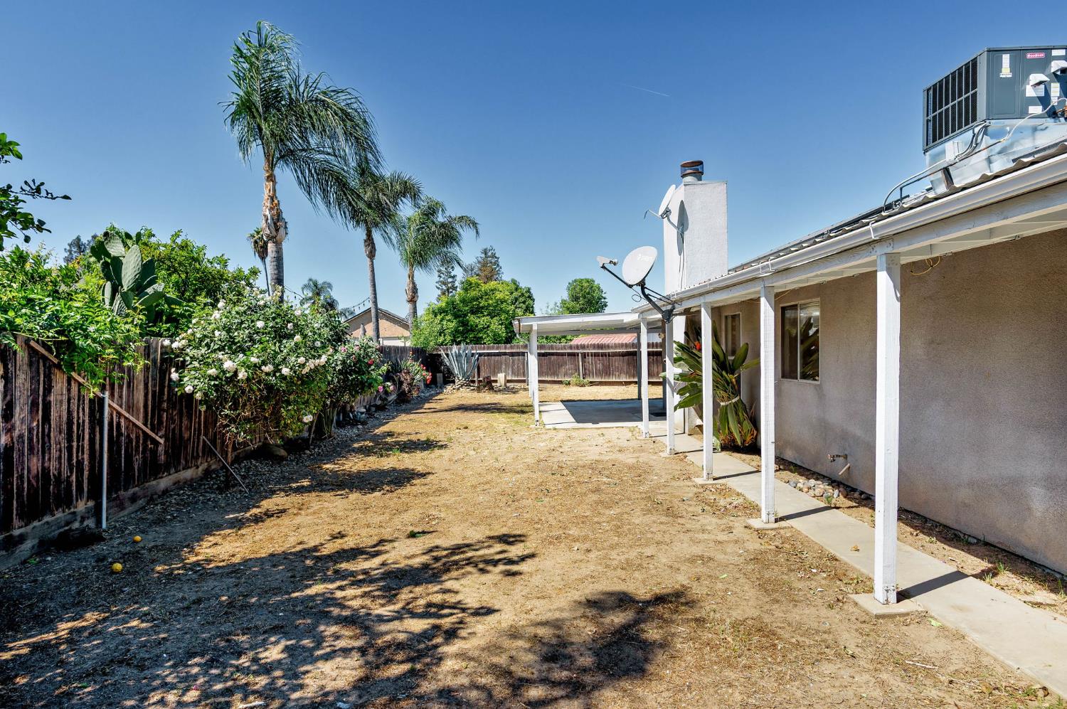 2129 Magnolia Ave, Sanger, CA 93657