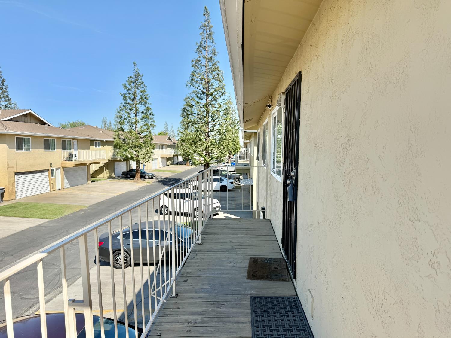 495 W Santa Ana Ave #4, Clovis, CA 93612