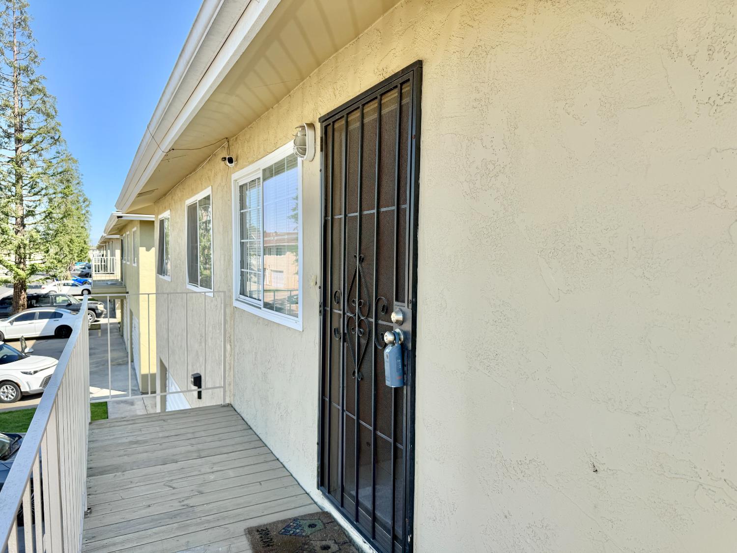 495 W Santa Ana Ave #4, Clovis, CA 93612