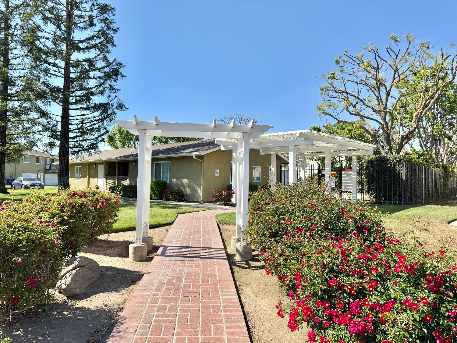 495 W Santa Ana Ave #4, Clovis, CA 93612