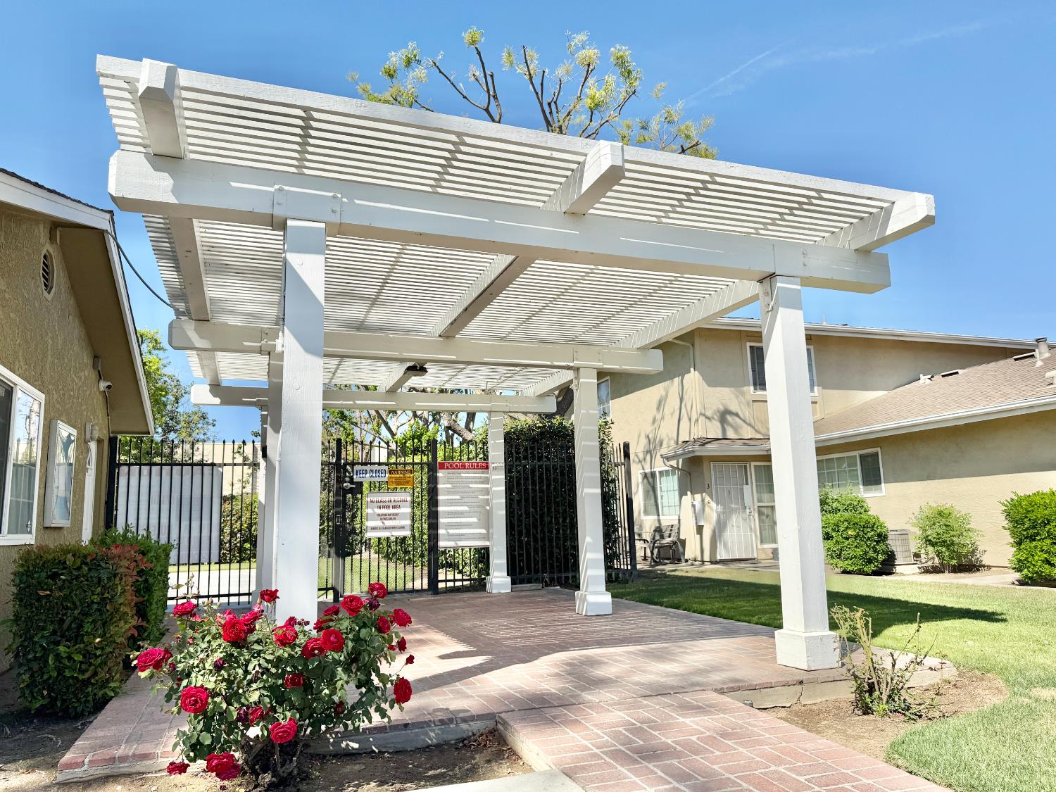 495 W Santa Ana Ave #4, Clovis, CA 93612