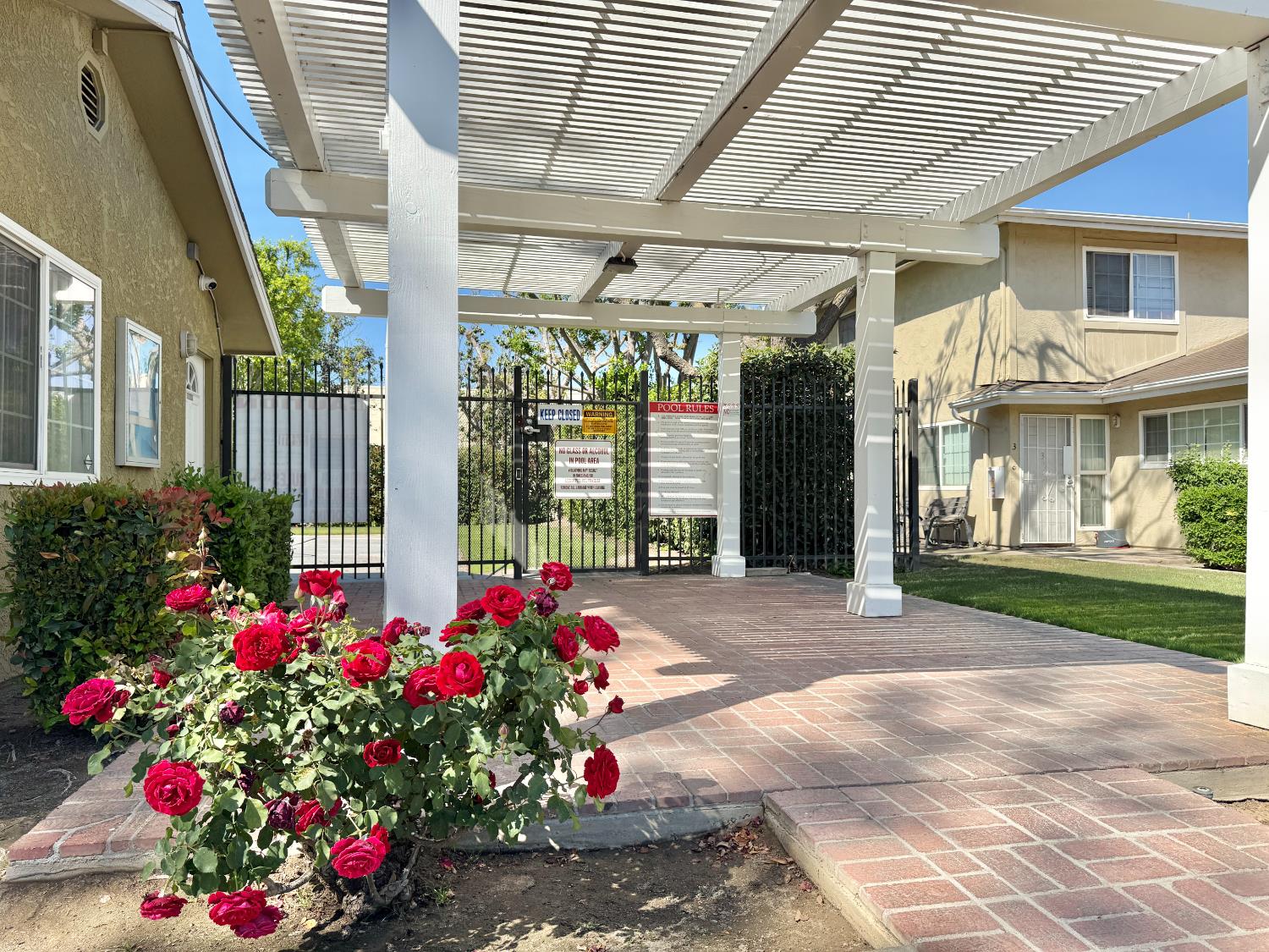 495 W Santa Ana Ave #4, Clovis, CA 93612