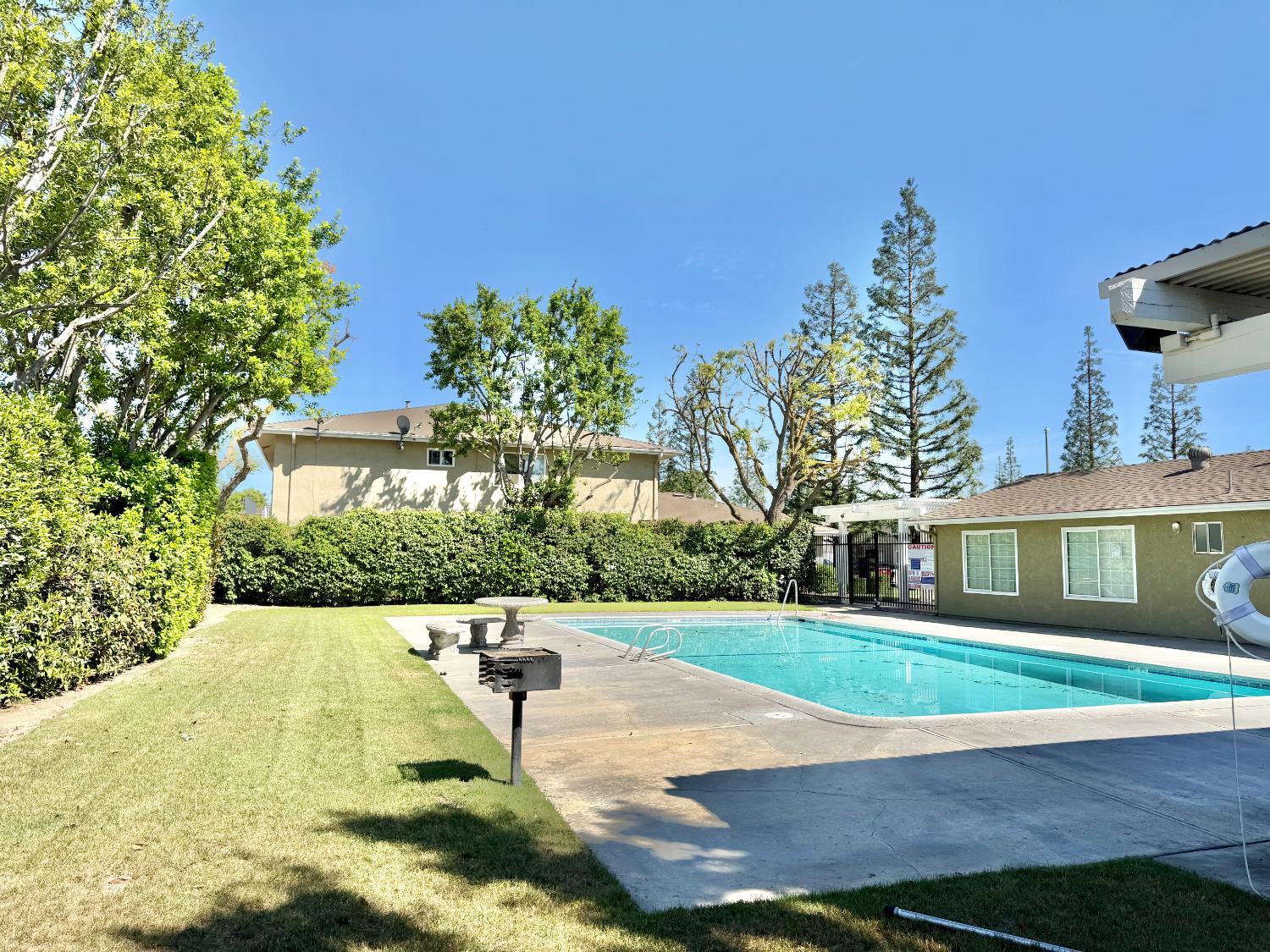 495 W Santa Ana Ave #4, Clovis, CA 93612