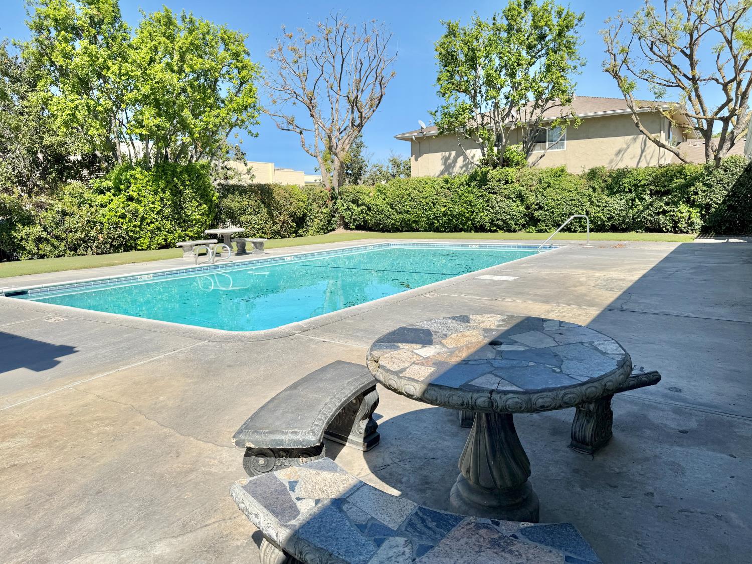 495 W Santa Ana Ave #4, Clovis, CA 93612