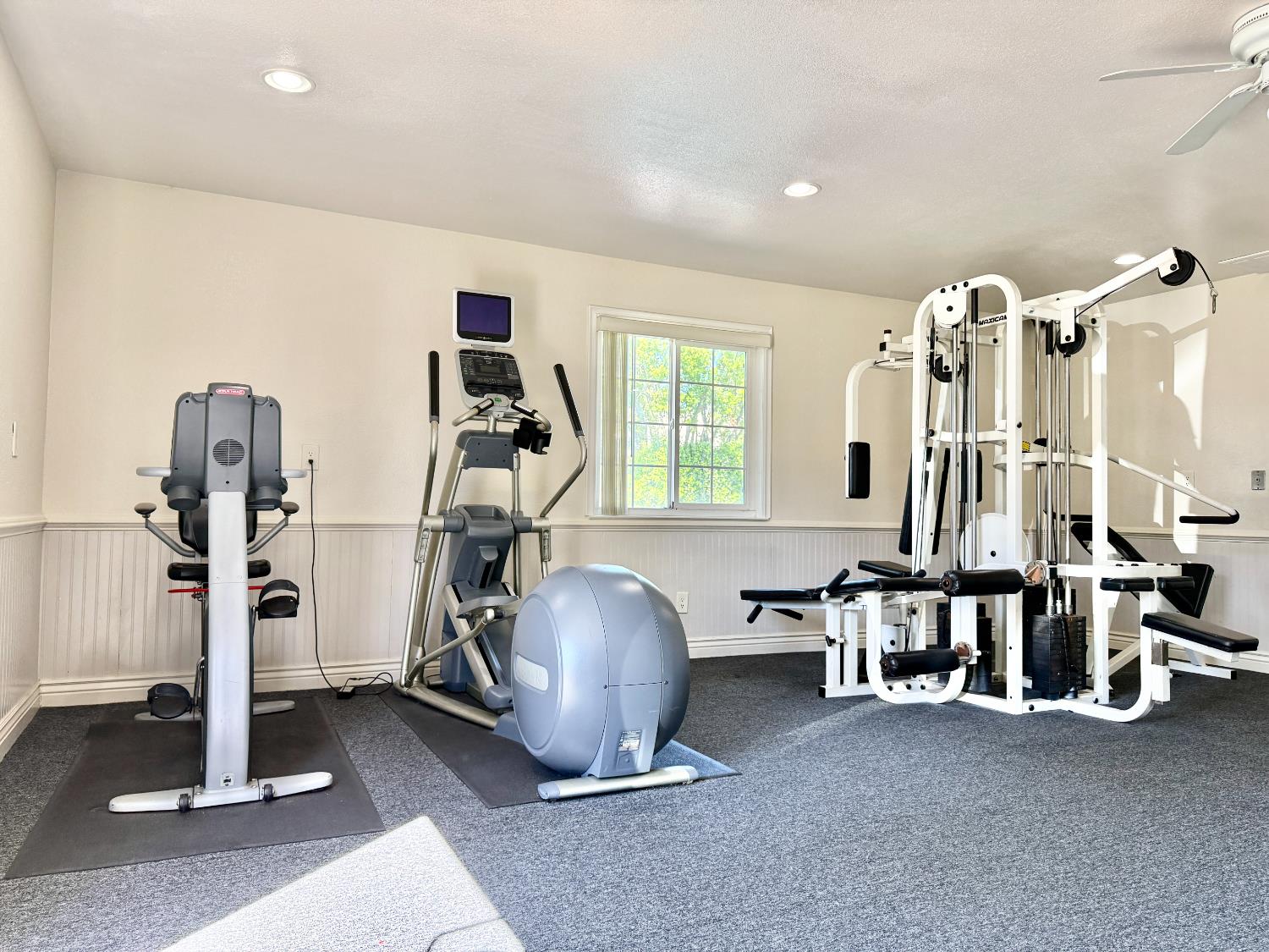 495 W Santa Ana Ave #4, Clovis, CA 93612