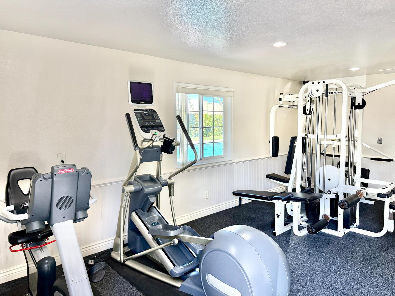 495 W Santa Ana Ave #4, Clovis, CA 93612