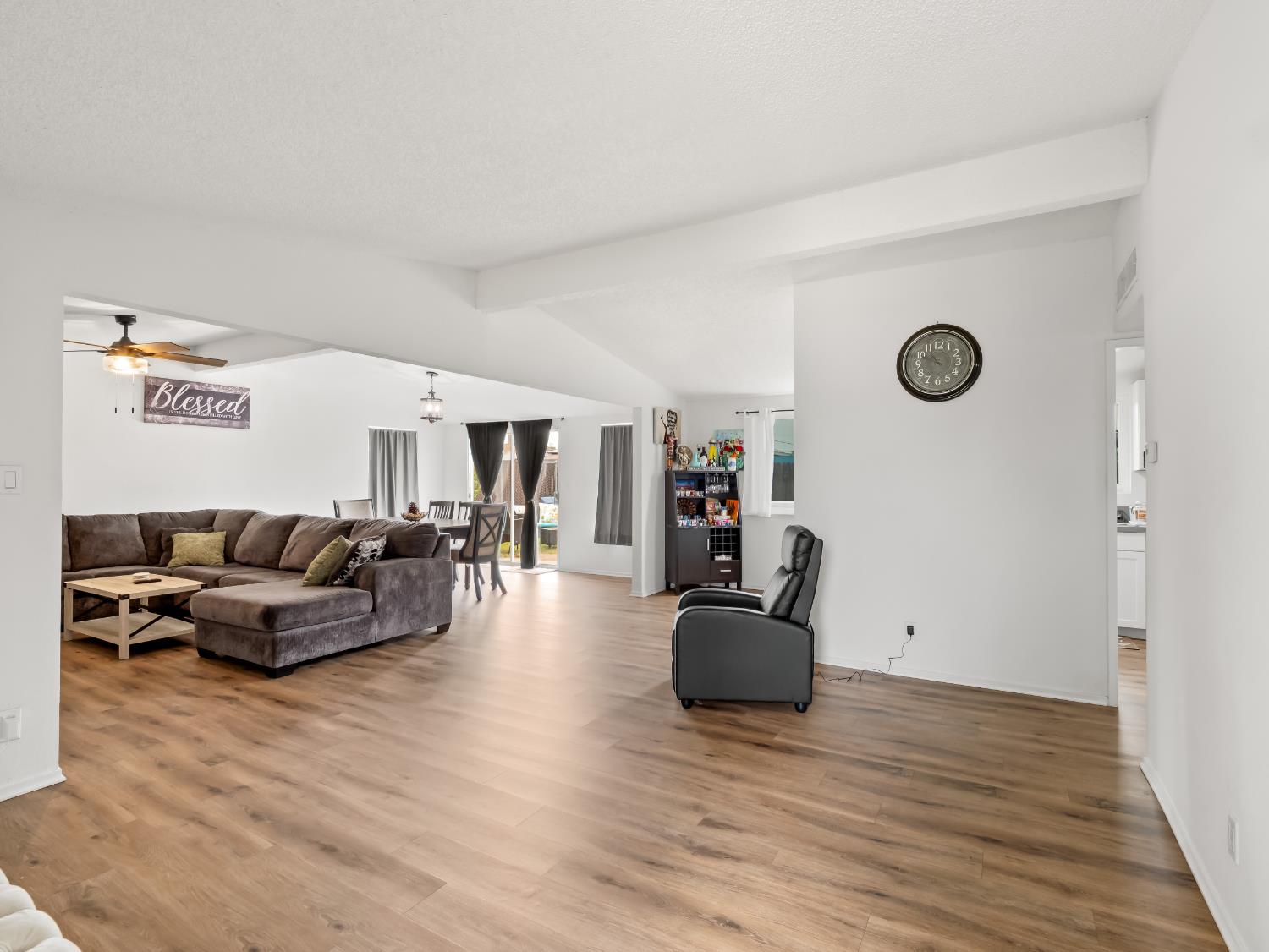 2564 Crescent Ave, Clovis, CA 93612