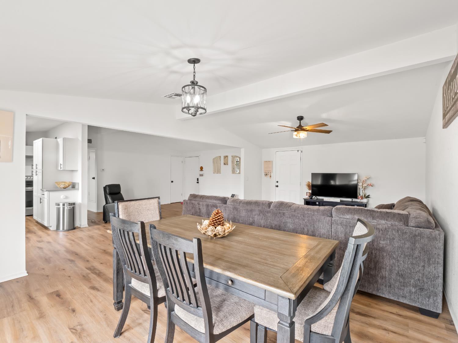 2564 Crescent Ave, Clovis, CA 93612