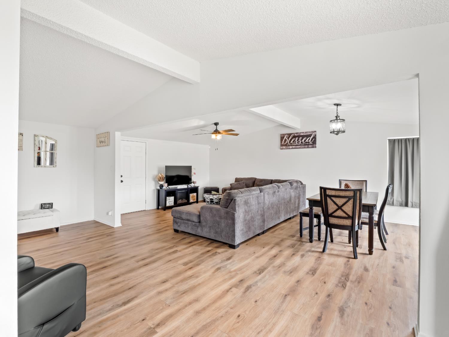 2564 Crescent Ave, Clovis, CA 93612