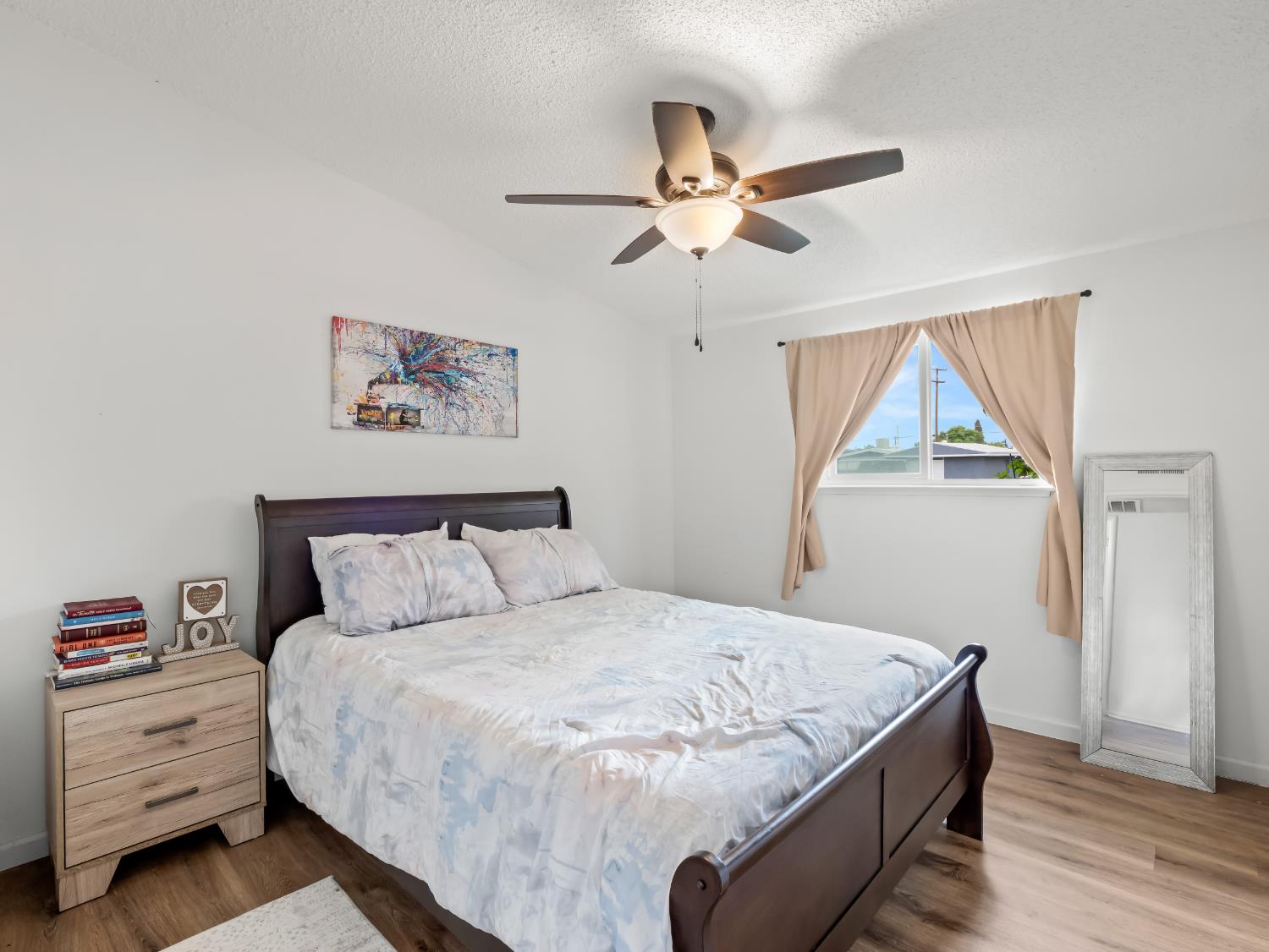 2564 Crescent Ave, Clovis, CA 93612