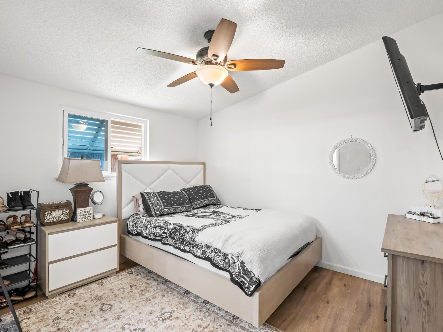 2564 Crescent Ave, Clovis, CA 93612