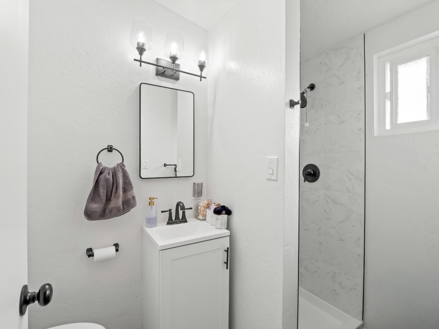 2564 Crescent Ave, Clovis, CA 93612