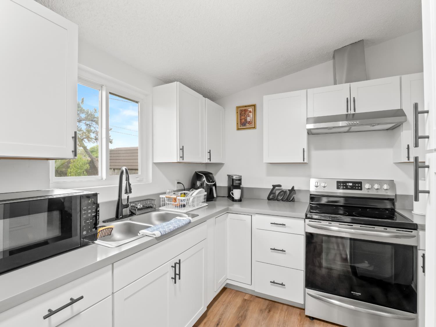 2564 Crescent Ave, Clovis, CA 93612