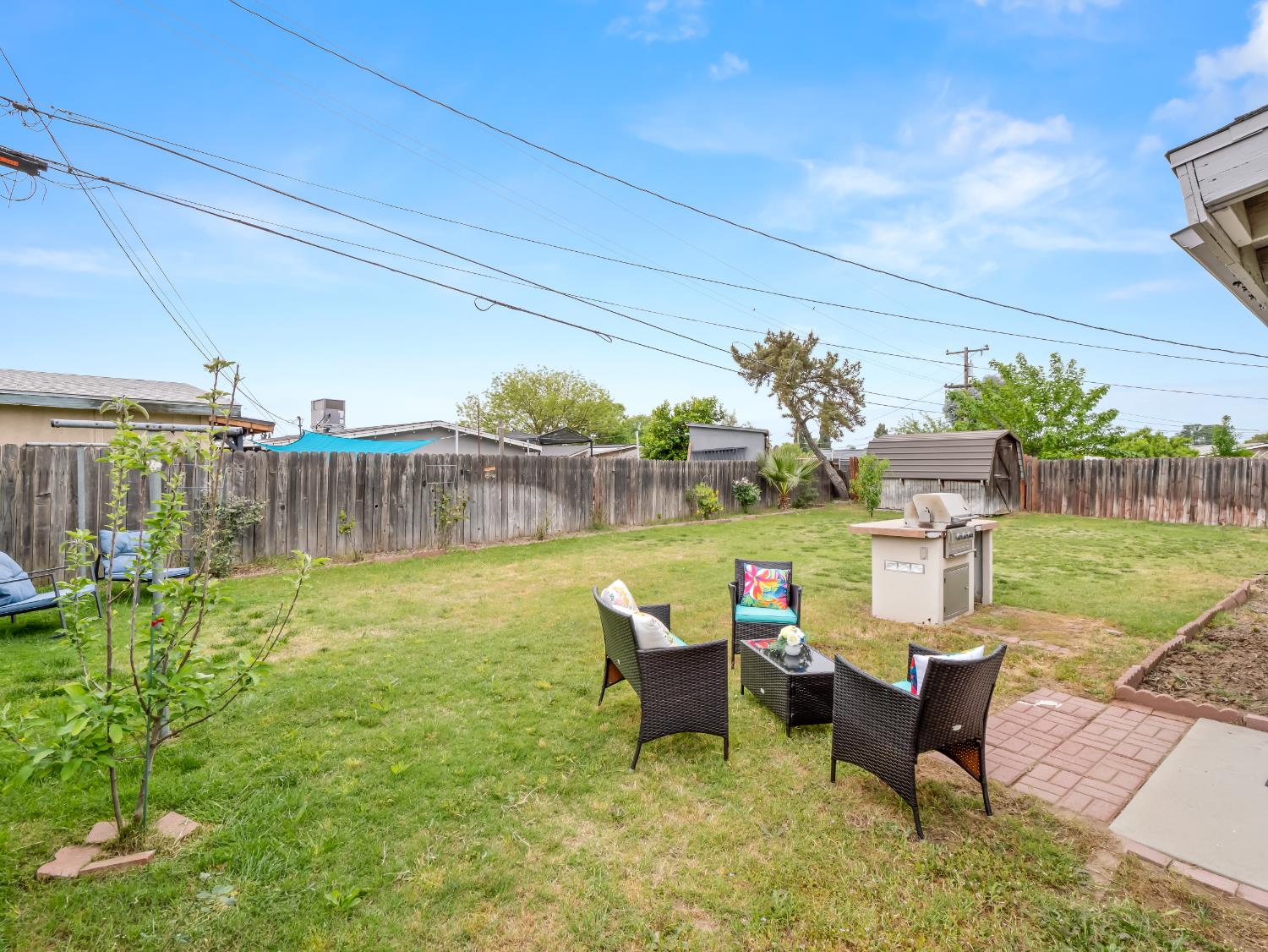 2564 Crescent Ave, Clovis, CA 93612