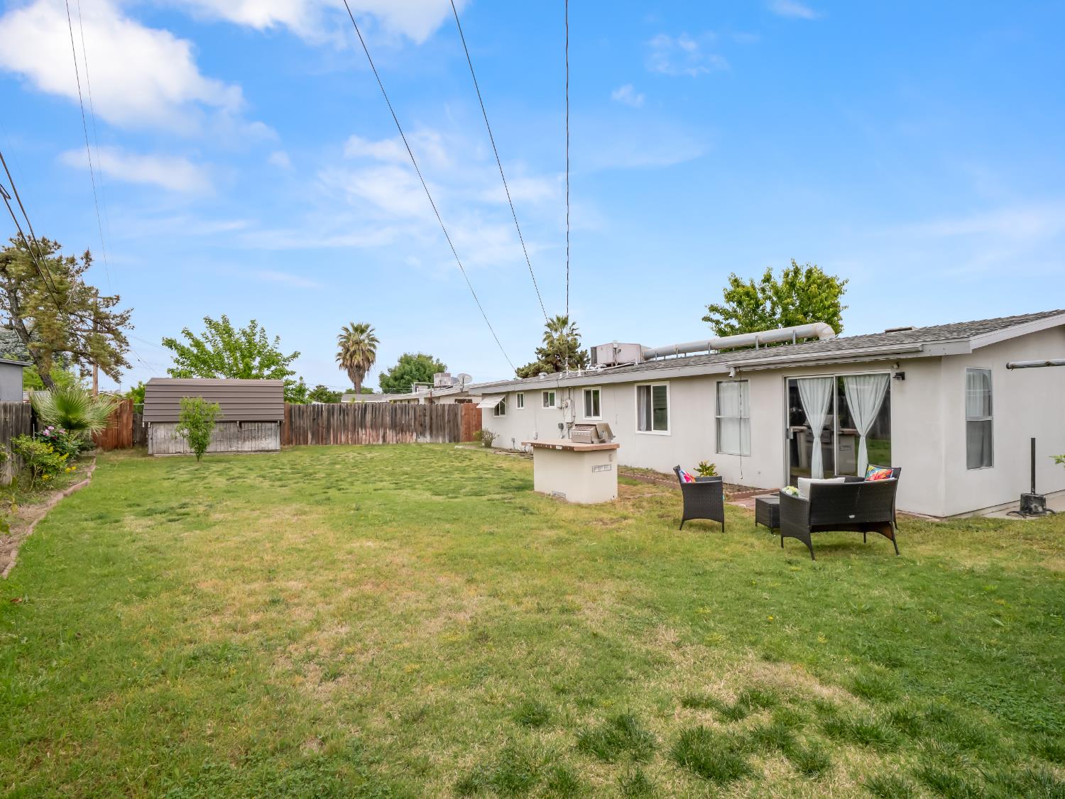 2564 Crescent Ave, Clovis, CA 93612