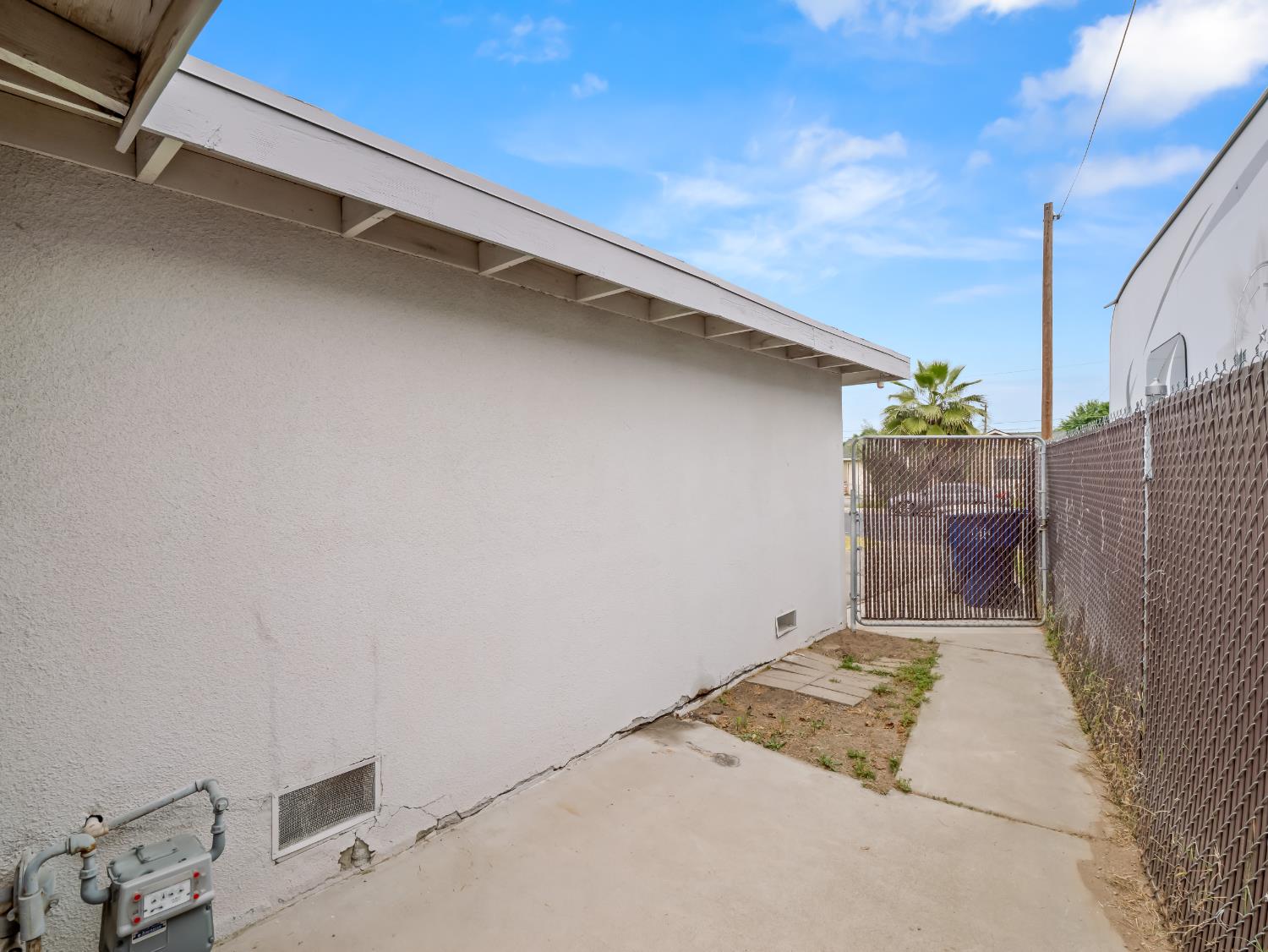 2564 Crescent Ave, Clovis, CA 93612