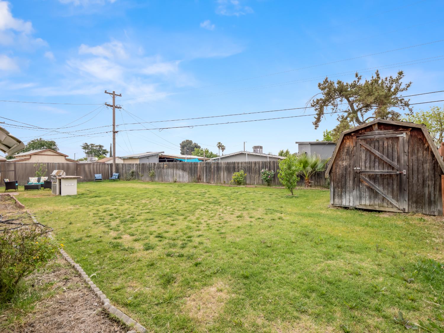 2564 Crescent Ave, Clovis, CA 93612