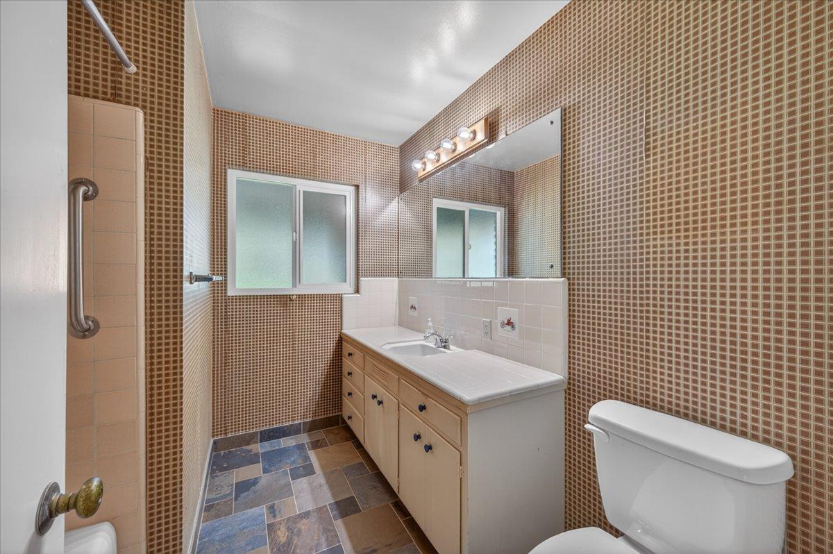 445 W San Jose, Fresno, CA 93704