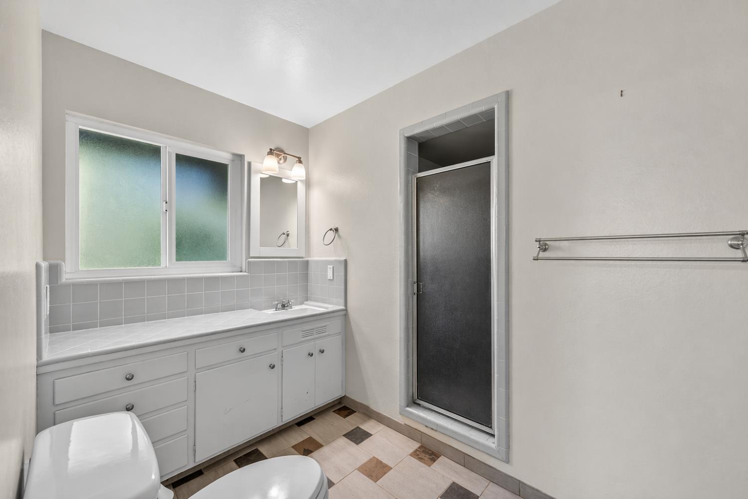 445 W San Jose, Fresno, CA 93704