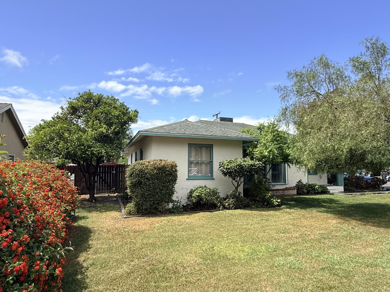809 S Sowell, Visalia, CA 93277