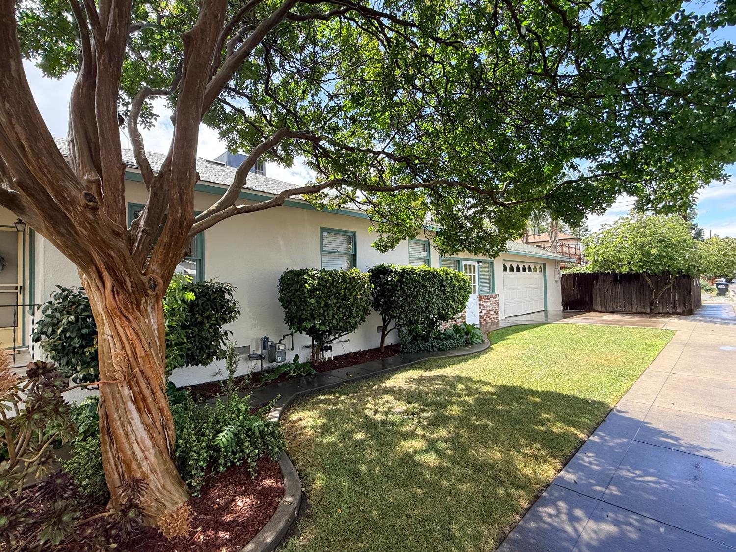 809 S Sowell, Visalia, CA 93277