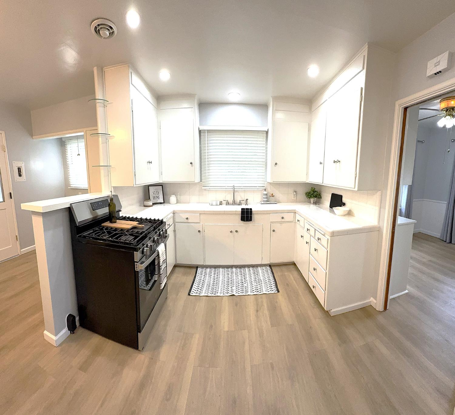 809 S Sowell, Visalia, CA 93277