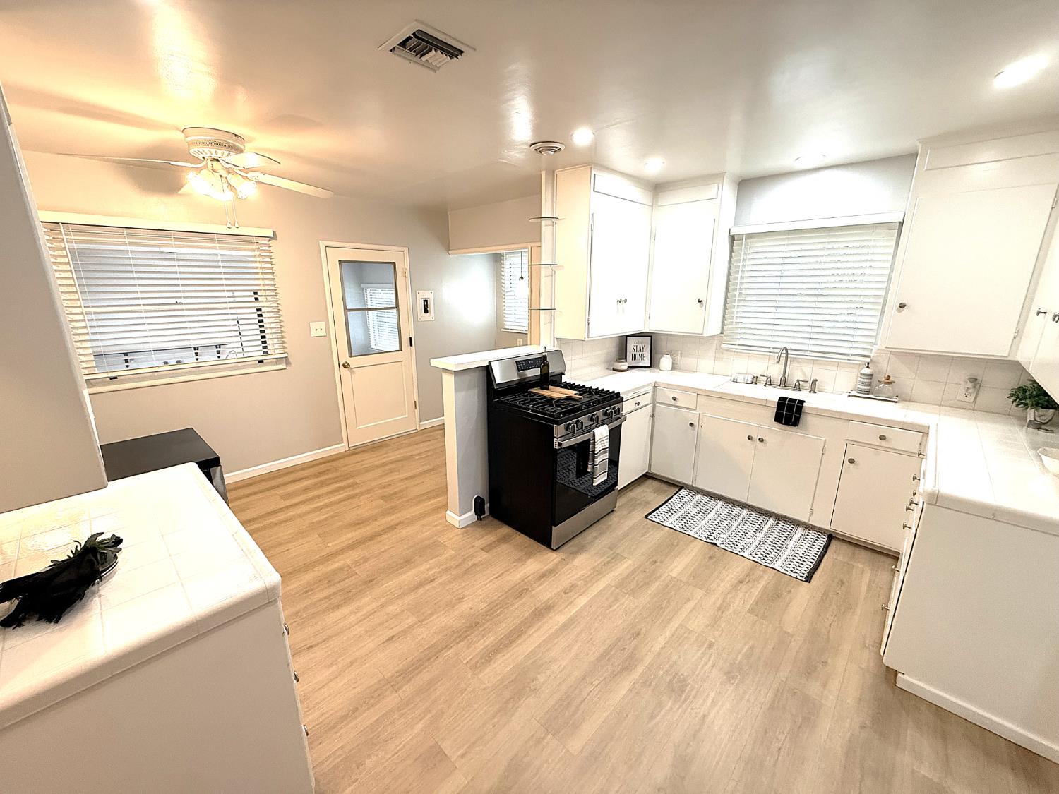 809 S Sowell, Visalia, CA 93277