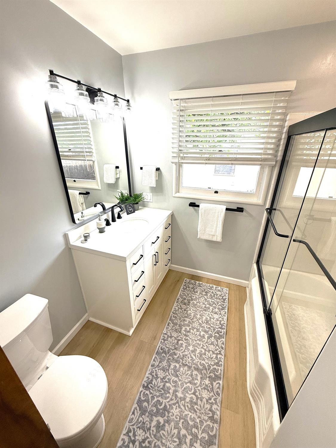 809 S Sowell, Visalia, CA 93277