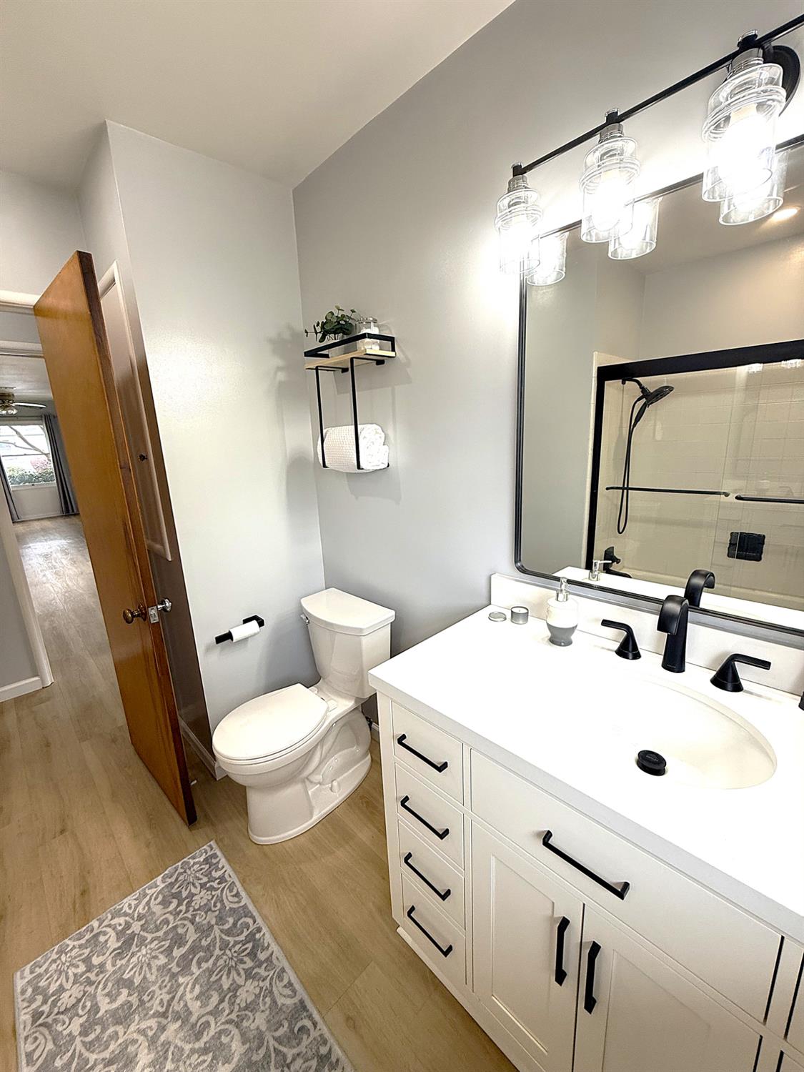 809 S Sowell, Visalia, CA 93277