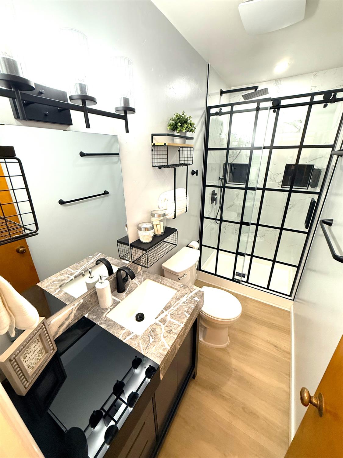 809 S Sowell, Visalia, CA 93277