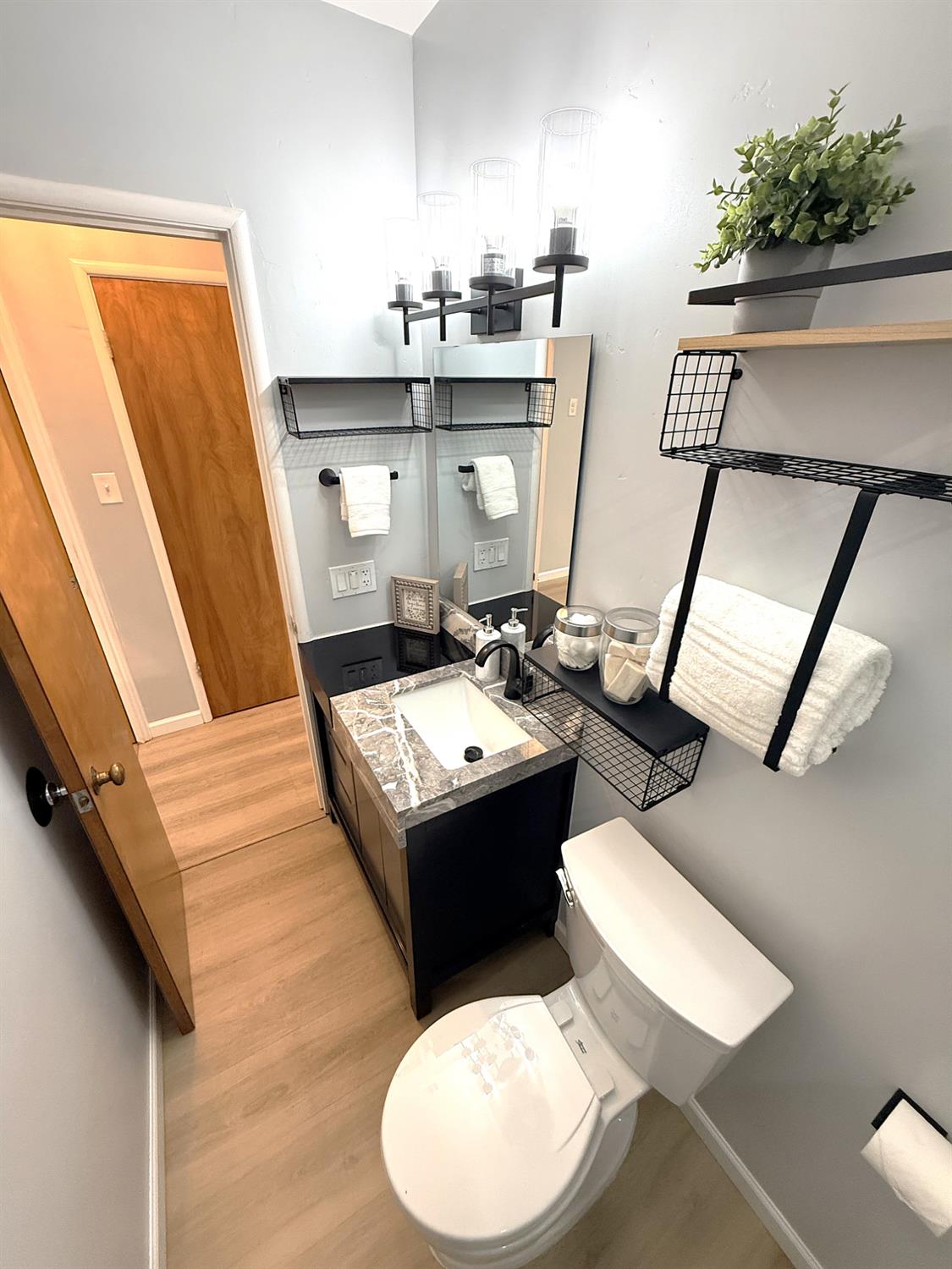 809 S Sowell, Visalia, CA 93277