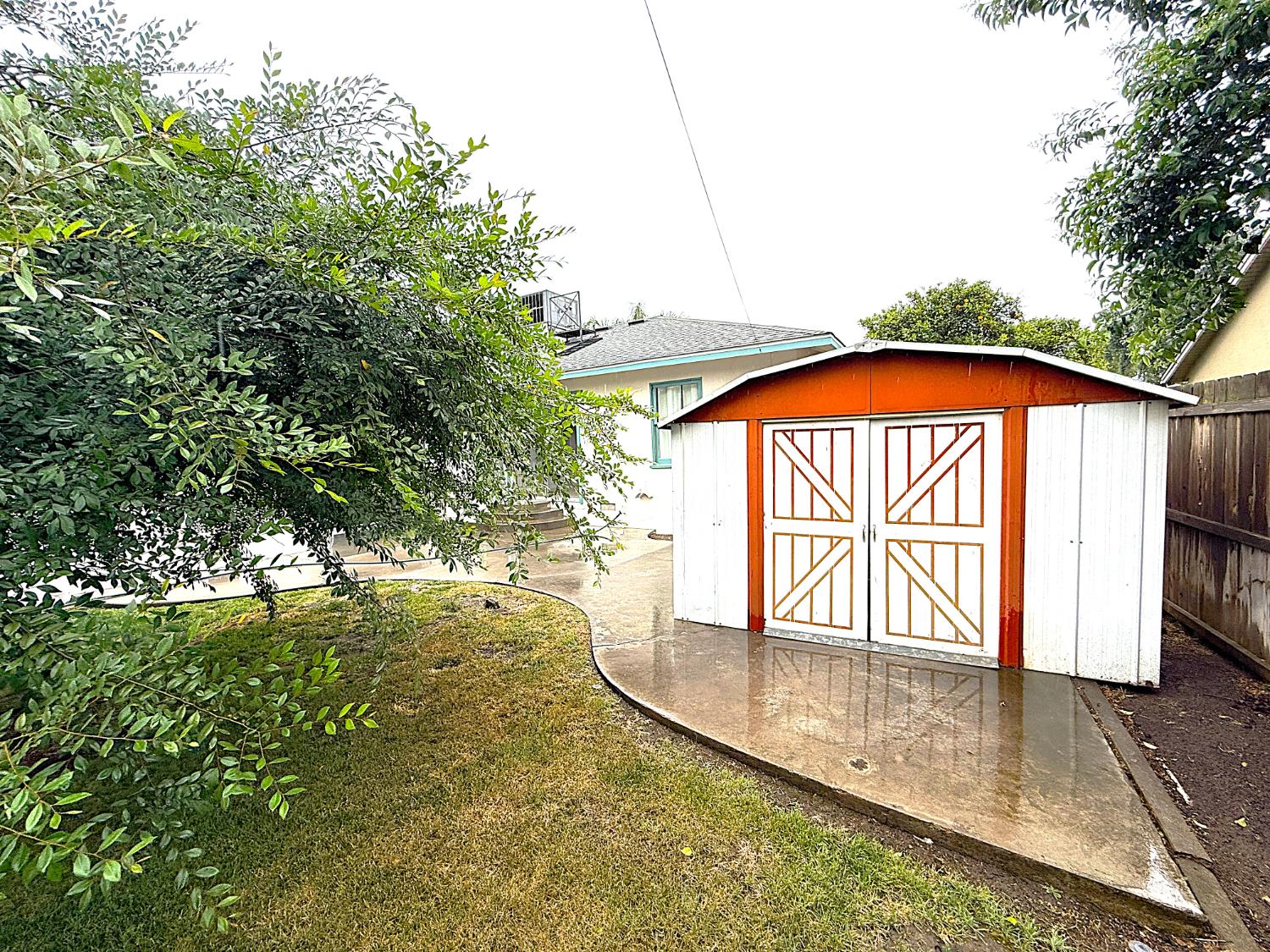 809 S Sowell, Visalia, CA 93277