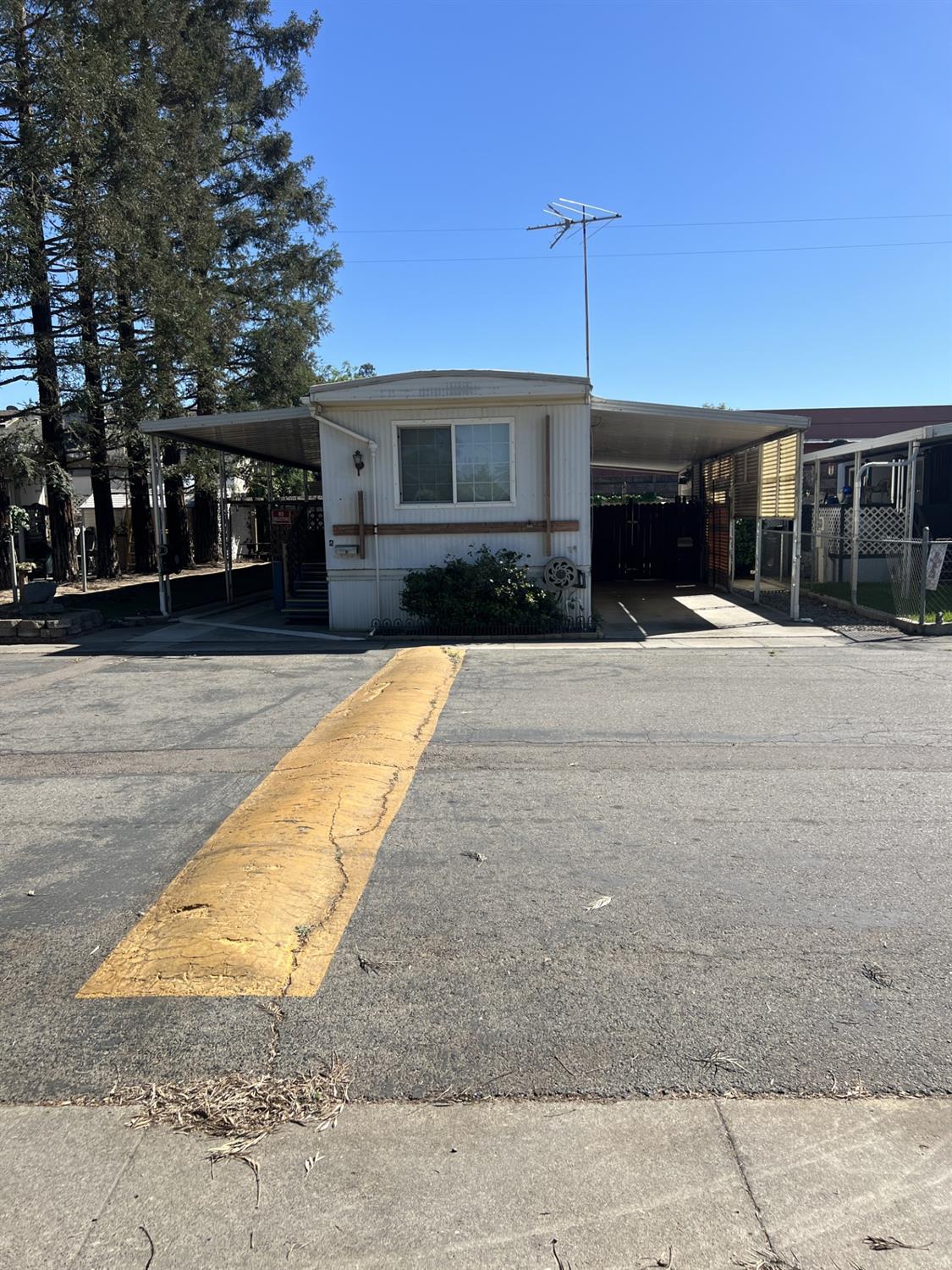 7676 N Fresno St #2, Fresno, CA 93720