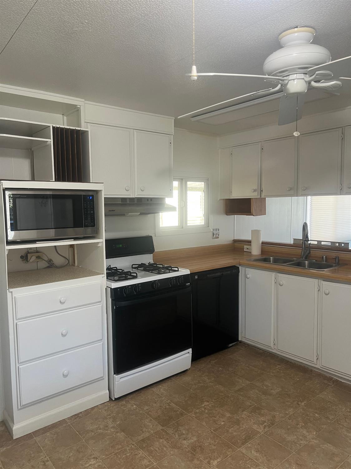 7676 N Fresno St #2, Fresno, CA 93720