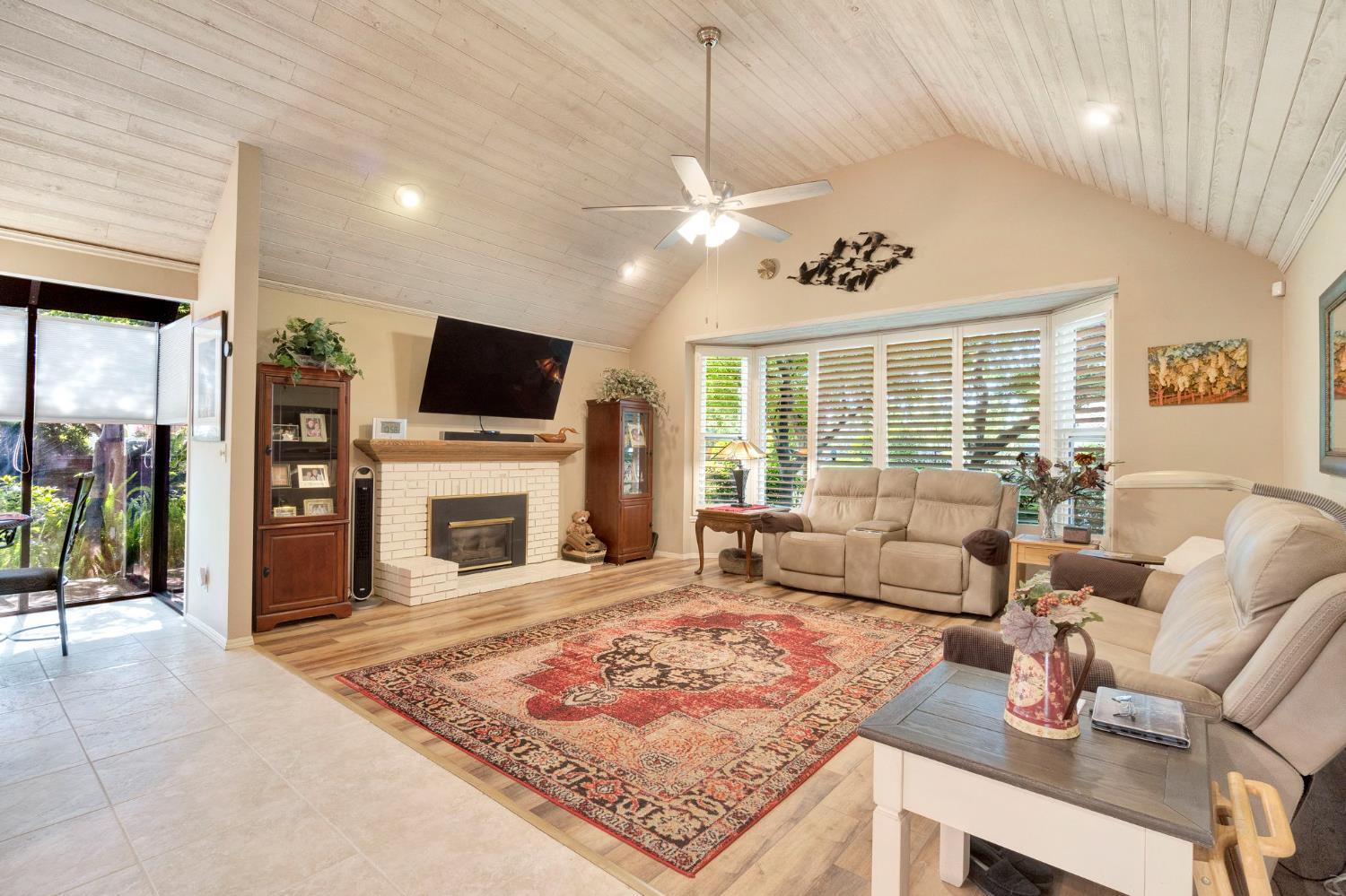 2555 W Bluff Ave #155, Fresno, CA 93711