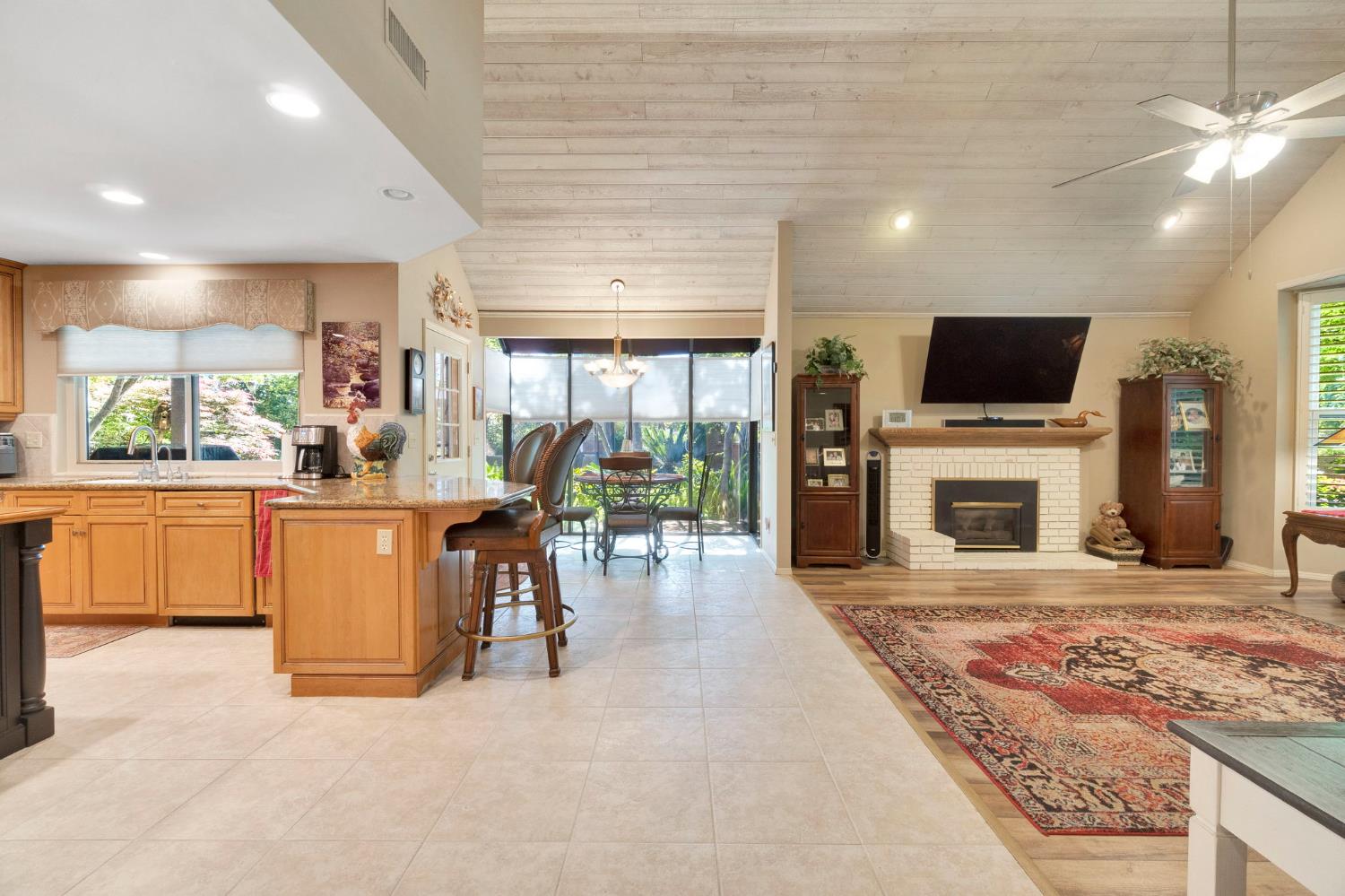 2555 W Bluff Ave #155, Fresno, CA 93711