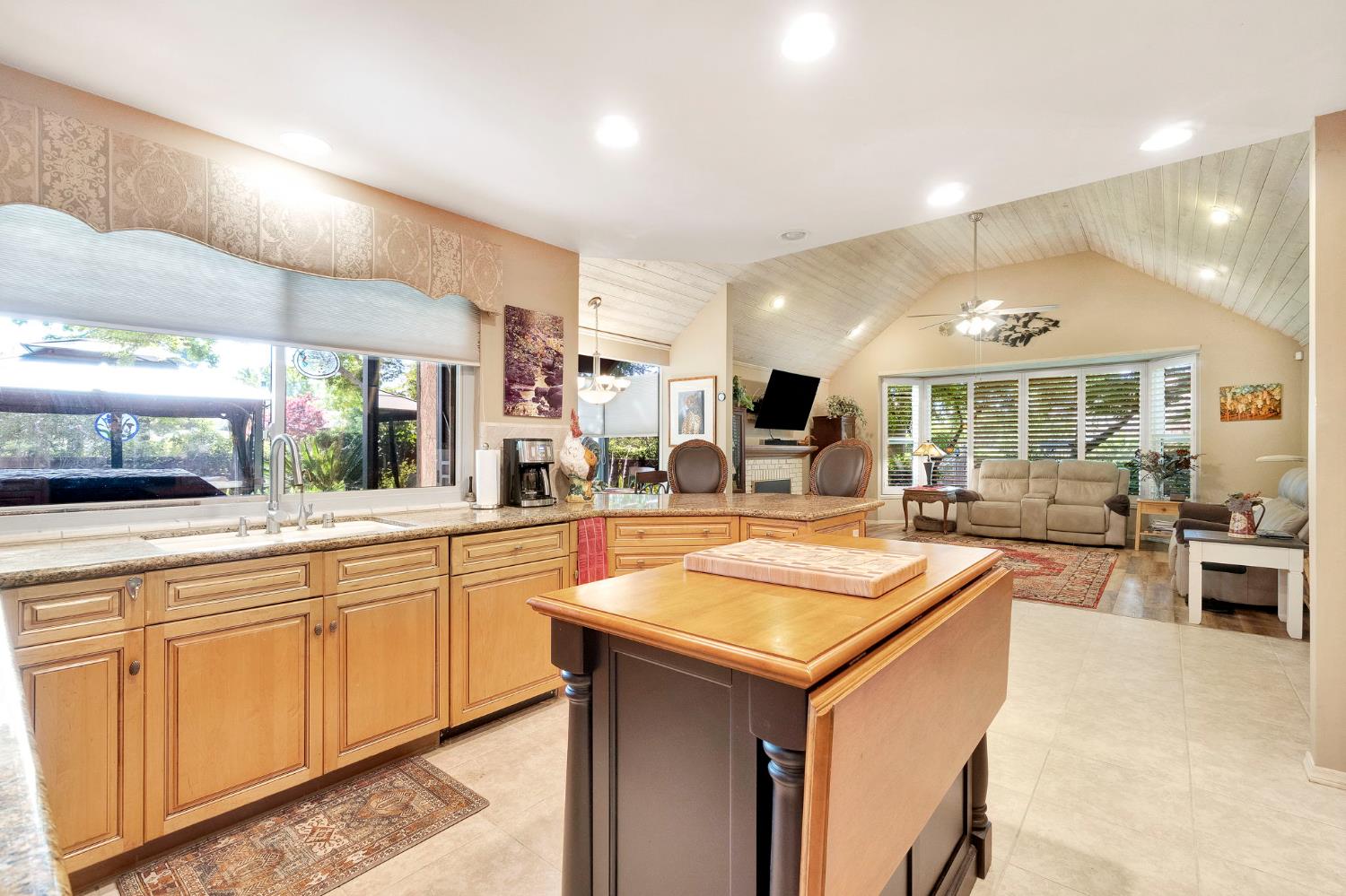 2555 W Bluff Ave #155, Fresno, CA 93711