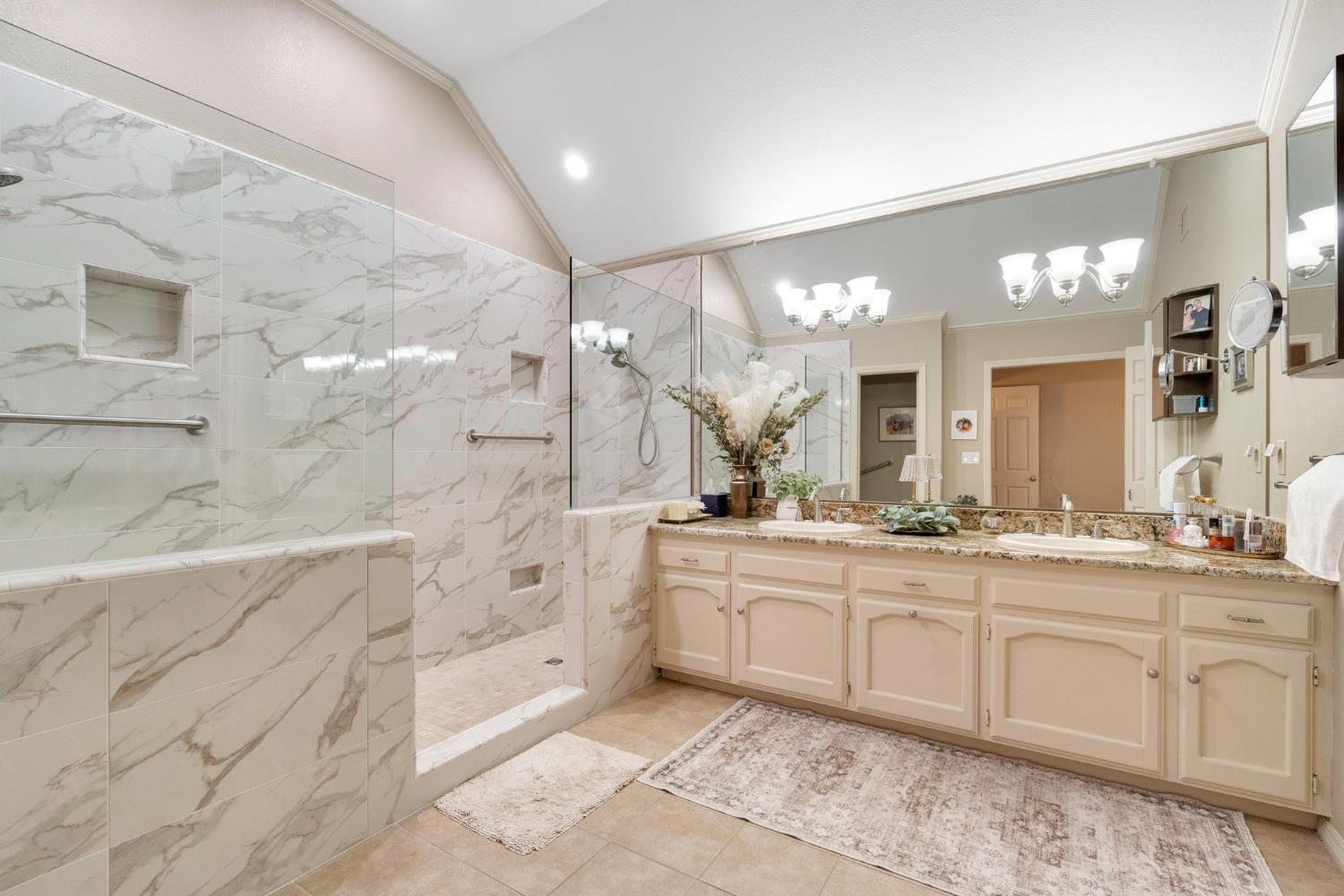 2555 W Bluff Ave #155, Fresno, CA 93711