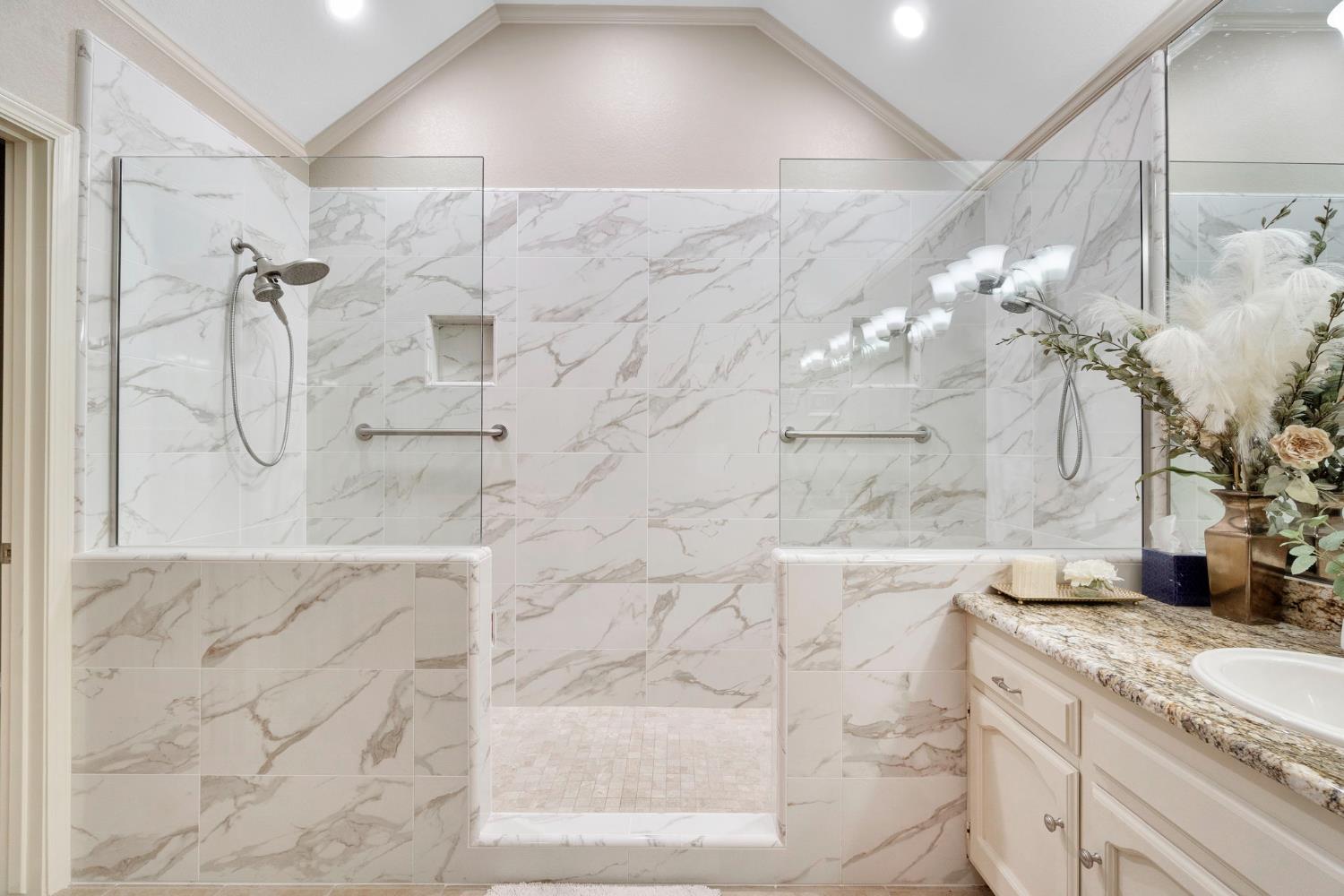 2555 W Bluff Ave #155, Fresno, CA 93711