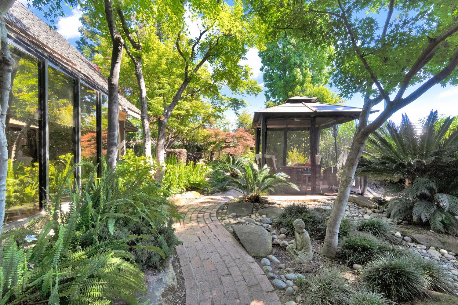 2555 W Bluff Ave #155, Fresno, CA 93711