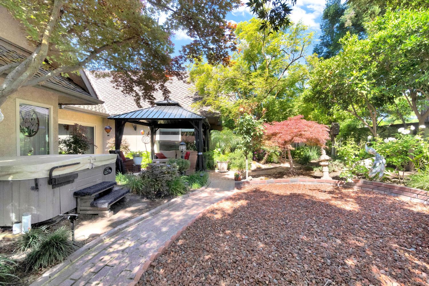 2555 W Bluff Ave #155, Fresno, CA 93711