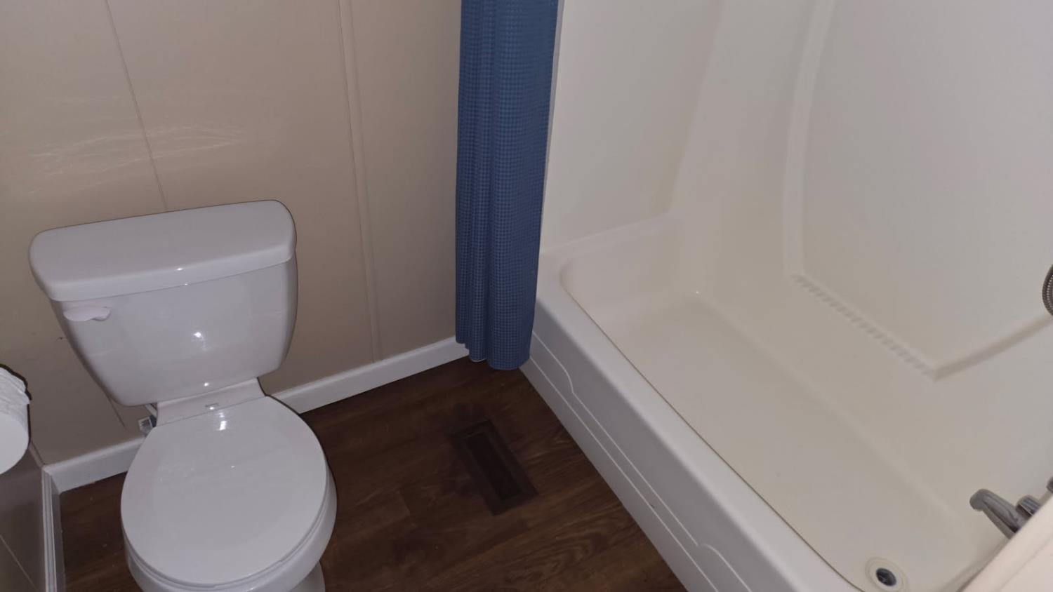 1724 Minnewawa Ave #109, Clovis, CA 93612