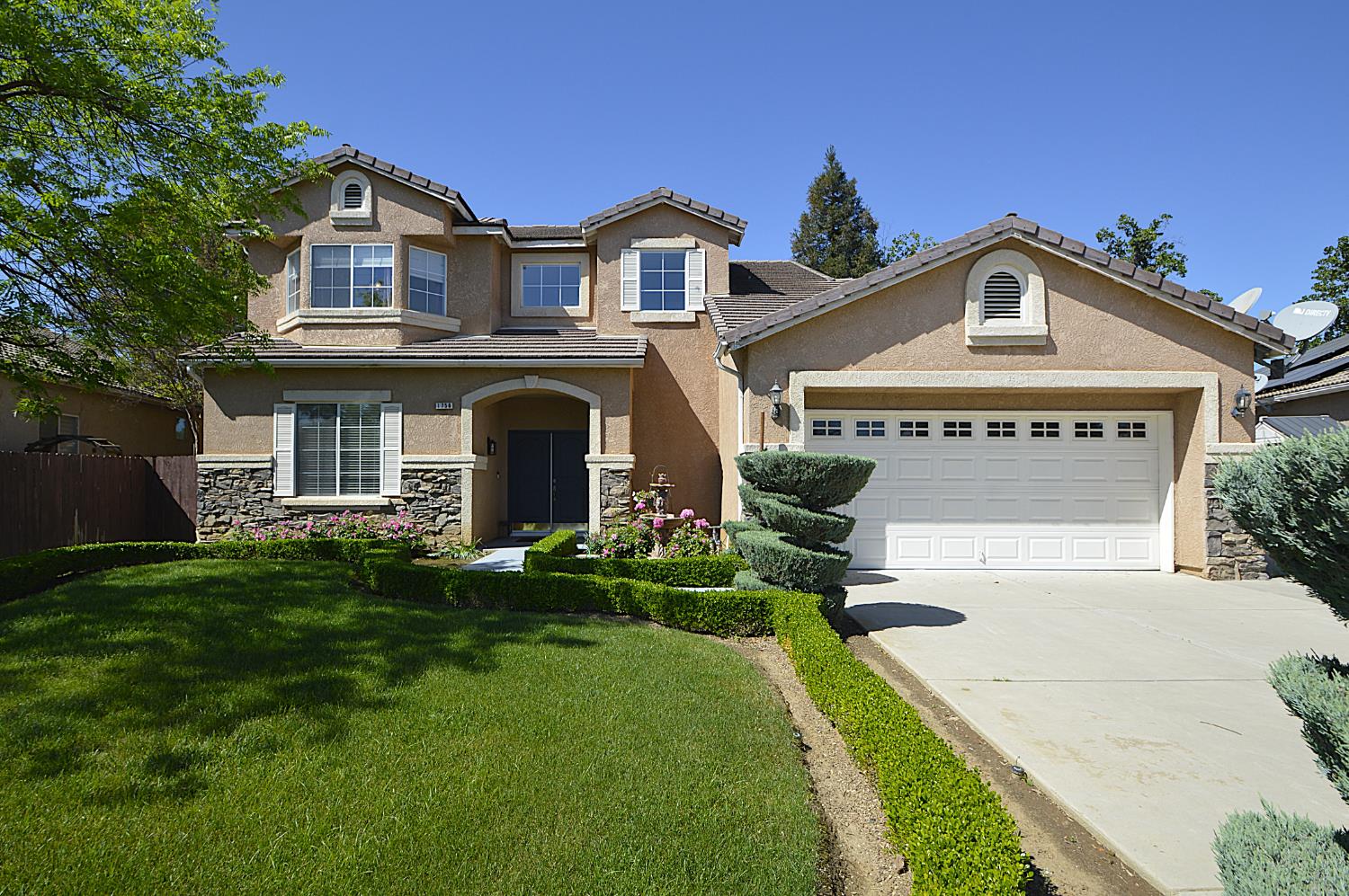 1756 N Holly Ave, Clovis, CA 93619