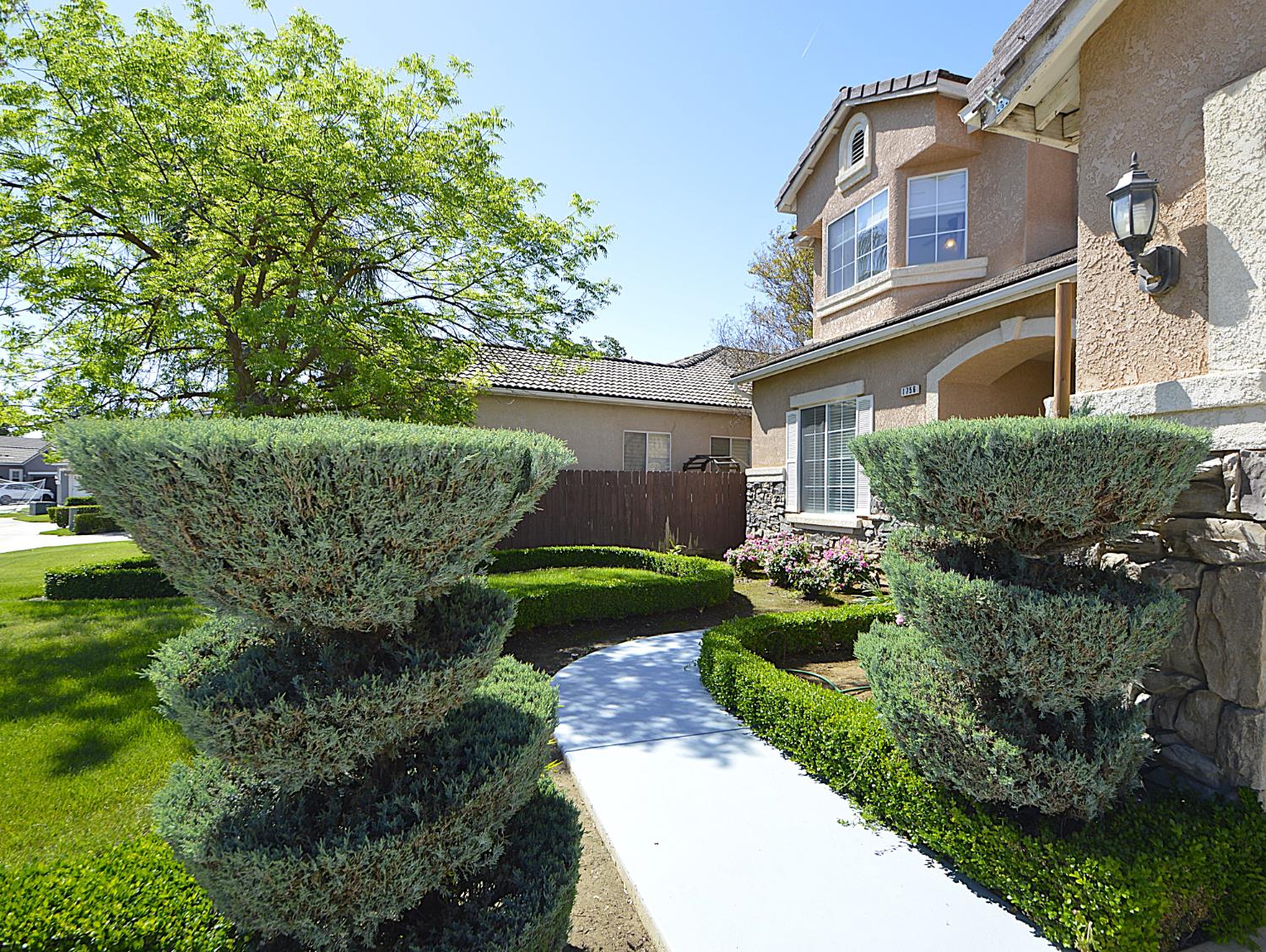 1756 N Holly Ave, Clovis, CA 93619