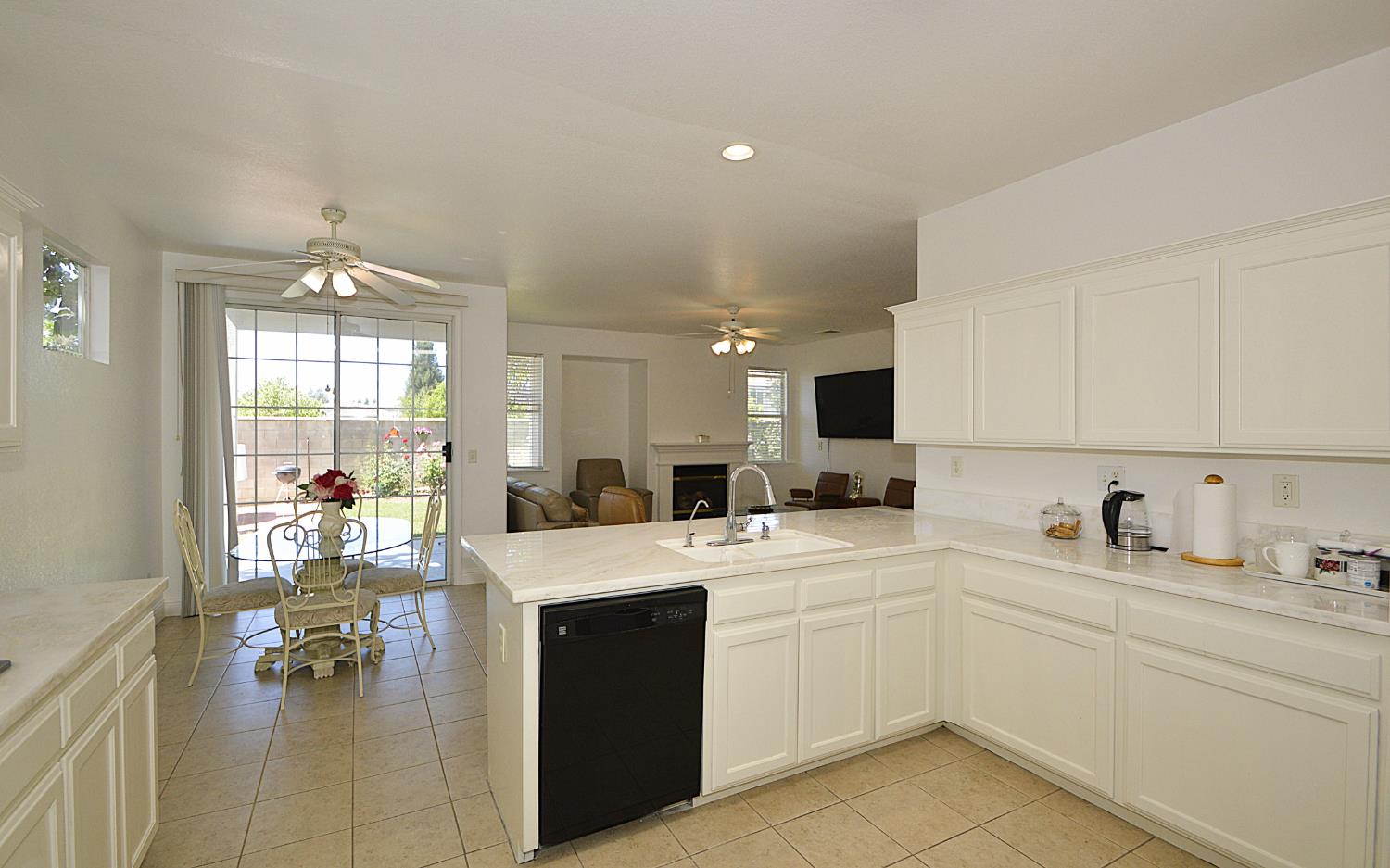 1756 N Holly Ave, Clovis, CA 93619