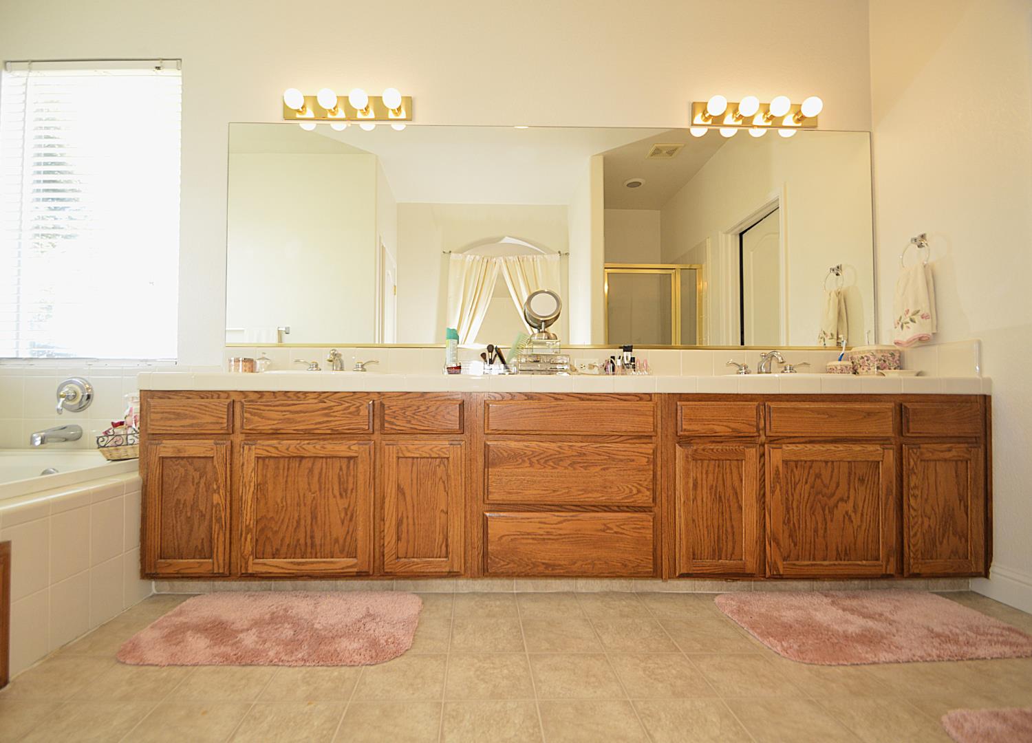 1756 N Holly Ave, Clovis, CA 93619