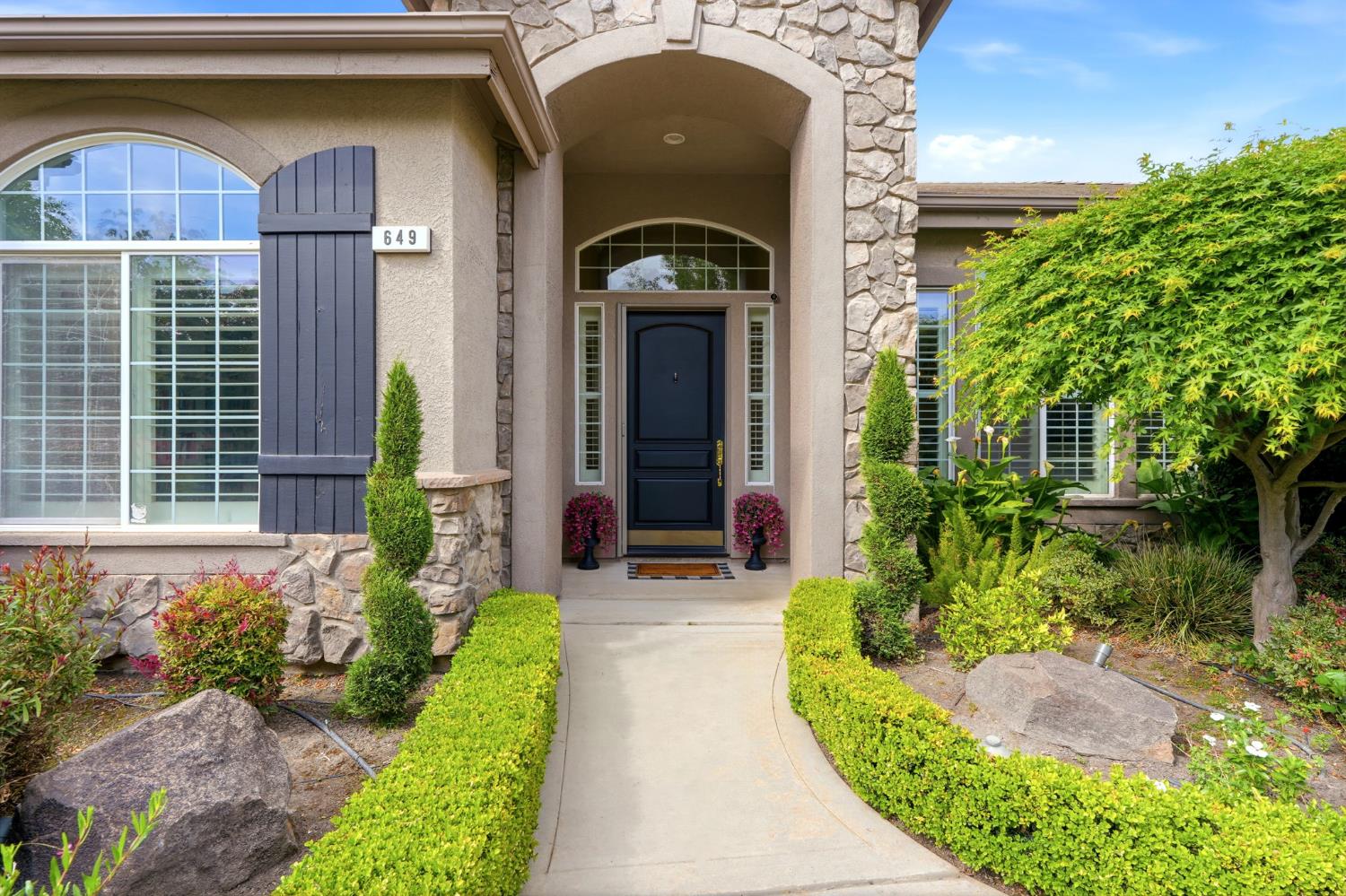 649 W Enterprise Ave, Clovis, CA 93619