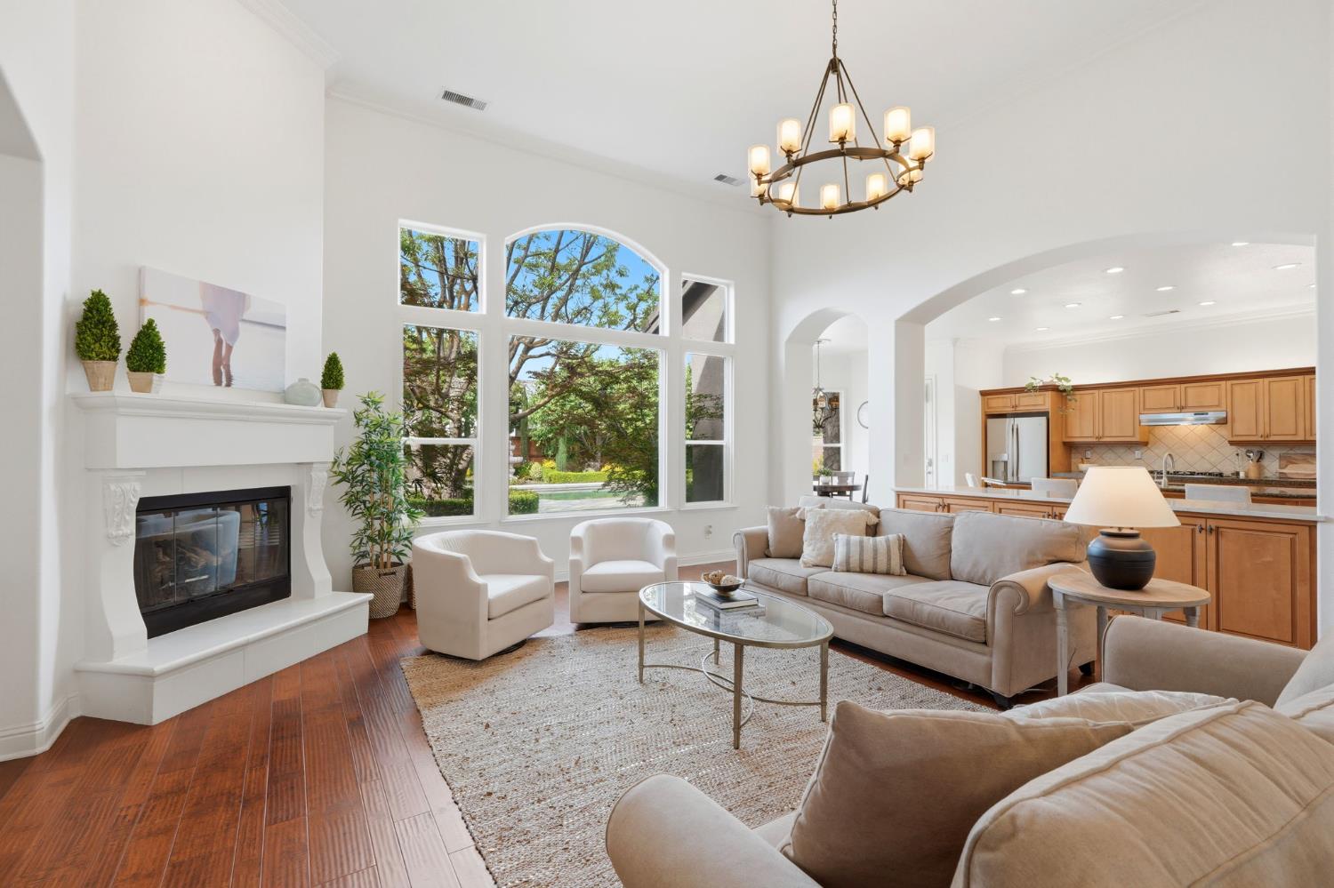 649 W Enterprise Ave, Clovis, CA 93619